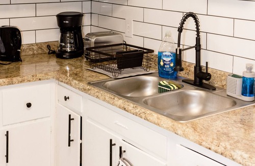 Chapel Hill Apartment | Fully Renovated 2 Bdrm UNC Apt with Pool