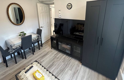 Shaughnessy Village Apartment | Fully Renovated ! All New ! 5 1/2 DT MTL W/ Terrace