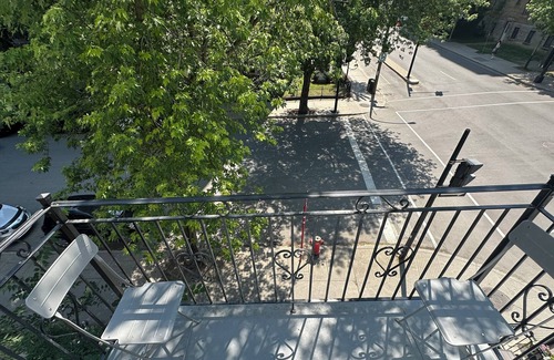 Shaughnessy Village Apartment | Fully Renovated ! All New ! 5 1/2 DT MTL W/ Terrace