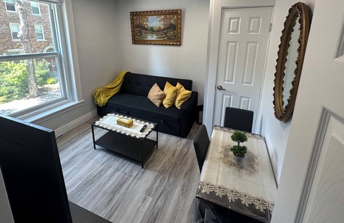 Shaughnessy Village Apartment | Fully Renovated ! All New ! 5 1/2 DT MTL W/ Terrace