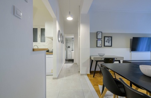 Kinosargous Apartment | Fully Renovated Flat in Prime Athens Location
