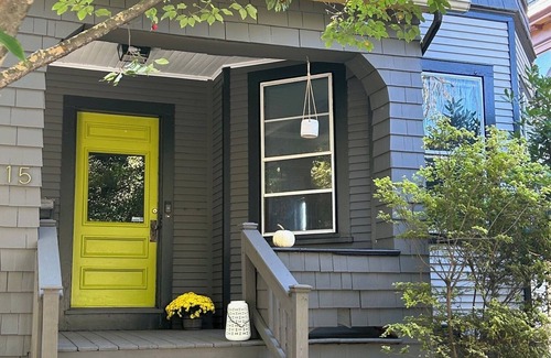 Asylum Hill House | Fully renovated, single family Victorian house in historic west end of Hartford.