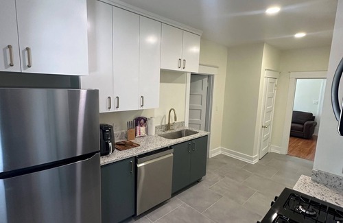 East of Broadway Apartment | Fully Renovated Victorian Home in SoMa. Governor's Mansion District
