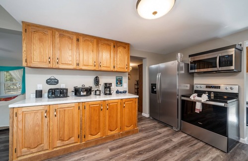 Piney House | Fully renovated with lake views!