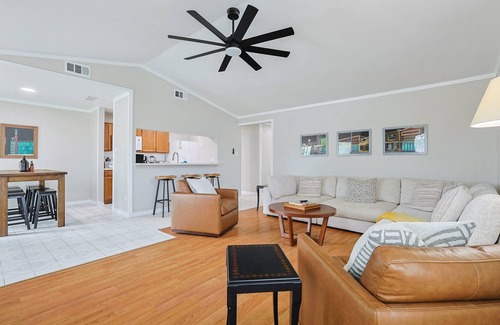 Garland House | Fully Stocked Family-Friendly Home with Games