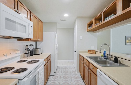 Garland House | Fully Stocked Family-Friendly Home with Games