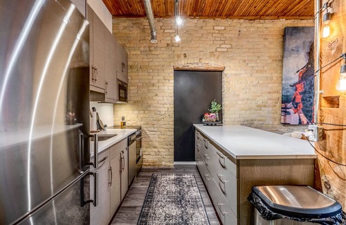 Exchange District Apartment | Fully stocked|Monthly|Furnished|Heart of the City|2BR Loft