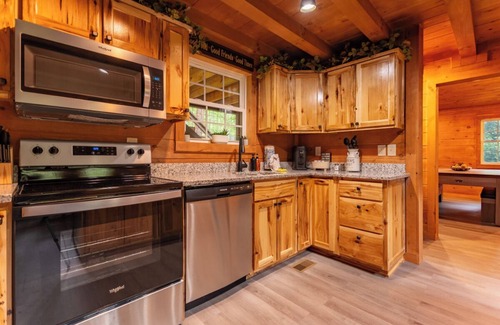 Gatlinburg - Pigeon Forge Cabin | *Fun 2BD Cabin w/GAMES! Hot Tub + Fire Pit!*