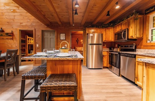 Gatlinburg - Pigeon Forge Cabin | *Fun 2BD Cabin w/GAMES! Hot Tub + Fire Pit!*