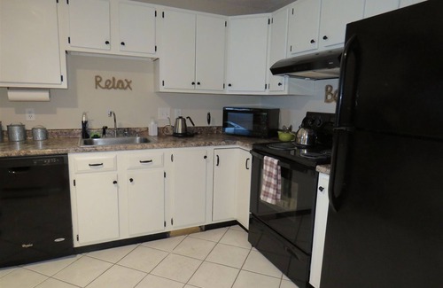 Old Orchard Beach Condo | Fun 2BR Oceanfront Condo at The Brunswick in Old Orchard Beach