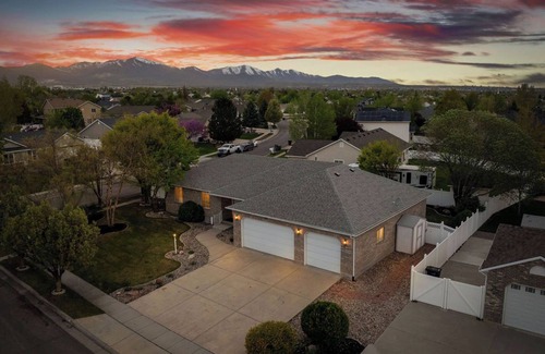 West Jordan House | Fun and Spacious Family Oasis + Hot Tub + Ping Pong