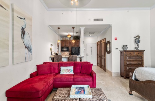 Fort Walton Beach - Destin Apartment | Fun Beach Resort. Drink Service, Pool and Relaxation