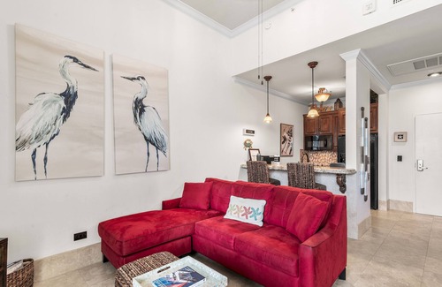 Fort Walton Beach - Destin Apartment | Fun Beach Resort. Drink Service, Pool and Relaxation
