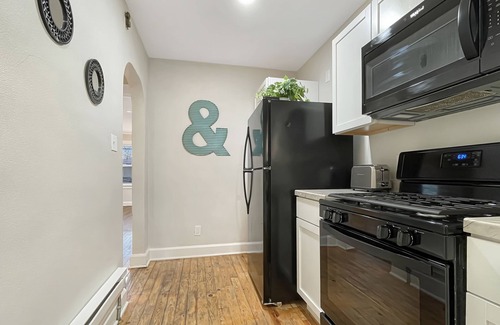 Des Moines Apartment | Fun & Charming 1BR Apt near Drake