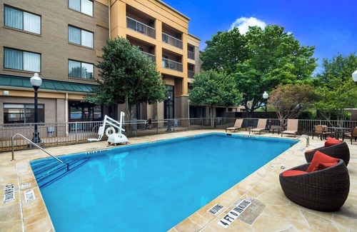 Richardson Hotel | Fun Days Ahead! Minutes Away from Altitude Trampoline Park, FREE Parking!