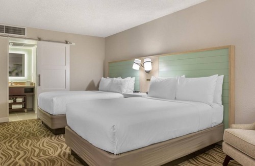Lake Buena Vista Hotel | Fun-Filled Oasis near Disney Springs: Pools, Dining, Shuttle