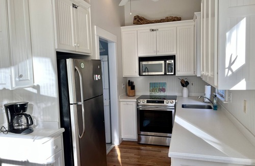 Sunnyside Cottage | Fun in the Sun: 2 Bedroom Cottage Carillon Beach FUN IN THE SUN