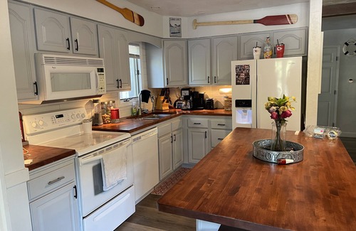 Osage Beach House | Fun Lake Home in a quiet cove close to great restaurants, bars and shopping.