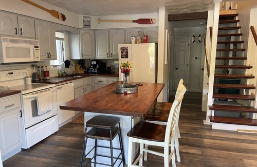 Osage Beach House | Fun Lake Home in a quiet cove close to great restaurants, bars and shopping.