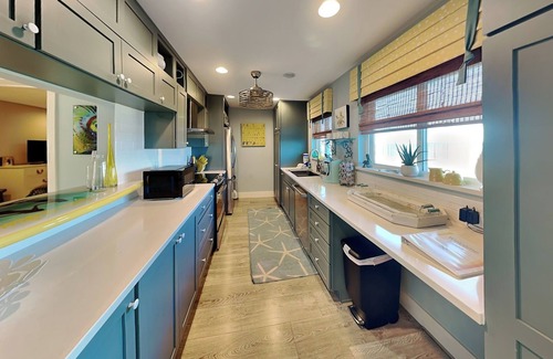 Painters Hill House | Fun Oceanfront Bungalow- Amazing Views, Close to Boardwalk