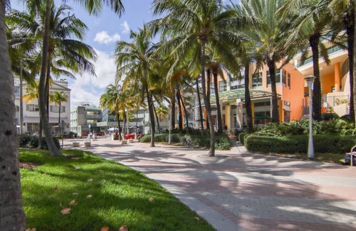 South Beach Condo | Fun & Value Ocean Dr, South Beach, Steps to Beach