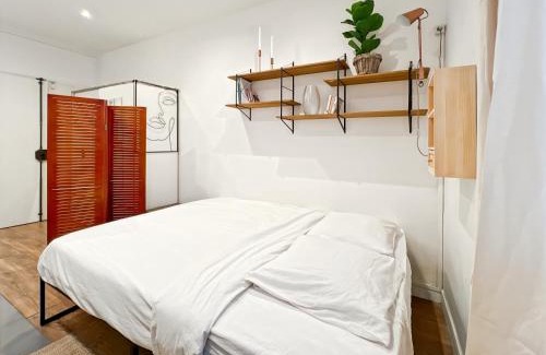Quartier de la Folie-Mericourt Apartment | Functional apartment, Belleville, Paris 11