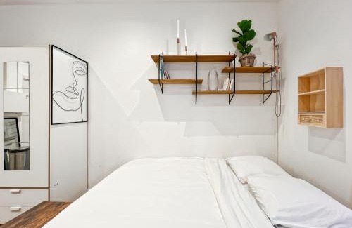 Quartier de la Folie-Mericourt Apartment | Functional apartment, Belleville, Paris 11