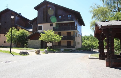 Les Carroz-d'Araches Apartment | Functional 3-Room Apt for 6 with Parking, Central, Close to Shops and Slopes