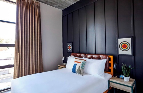East Nashville Hotel | Funky Boutique Room w/Floor-to-Ceiling Views Near Nashville Sights!