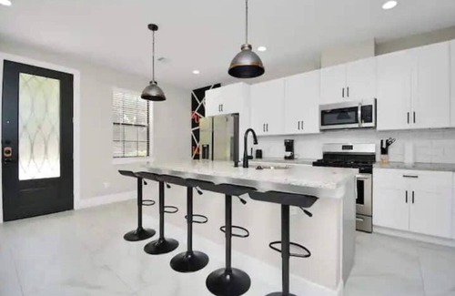Northside Apartment | Funky Summer 3bdr Apt near Downtown!n