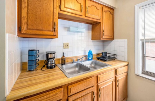 Oakwood Apartment | Fur-Friendly Flat – 1BR Ground Flr Stay in Dayton