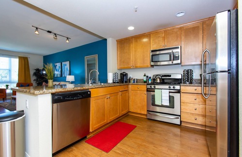 Irvine Business Complex Apartment | Furnished 1 Bedroom Apartment | Diamond Jamboree | Pool | Parking | W/D | WiFi