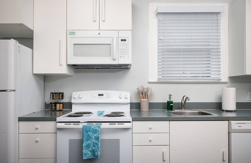 Southtown Condo | Furnished 1BR Riverwalk Loft Remote-Work Ready Fast Wi-Fi W/D 30+ Nights