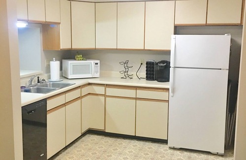 Old Orchard Beach Condo | Furnished 2 BR, 2 Bath Condo: convenient location for commuters; 1 mile to beach