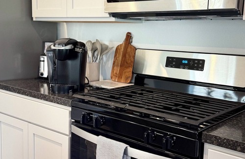 Spring House | Furnished 3 bedrooms, 7 miles from IAH airport, pets welcome!