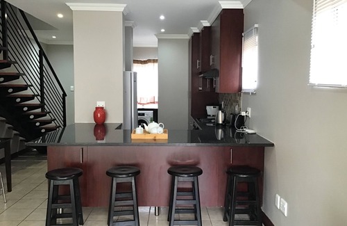 Bloemfontein House | Furnished Apartment Long Or Short Bloemfontein
