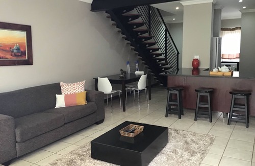 Bloemfontein House | Furnished Apartment Long Or Short Bloemfontein
