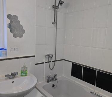 Cradley House | Furnished double room