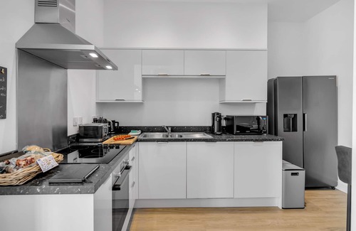 Norwich Apartment | Furnished Modern Flat Overlooking Norwich Castle