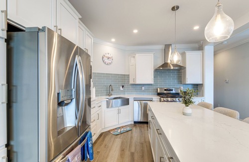 Marblehead House | Furnished Screened Porch: Baypoint Resort Home!