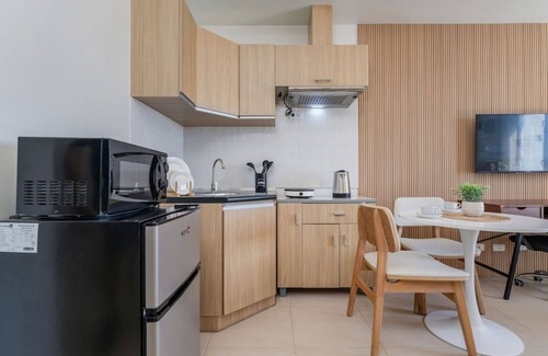Cebu Apartment | Furnished Studio | City View, WiFi, Netflix and Pool