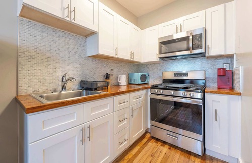 East Hollywood Apartment | Furnished Studio in Silver Lake