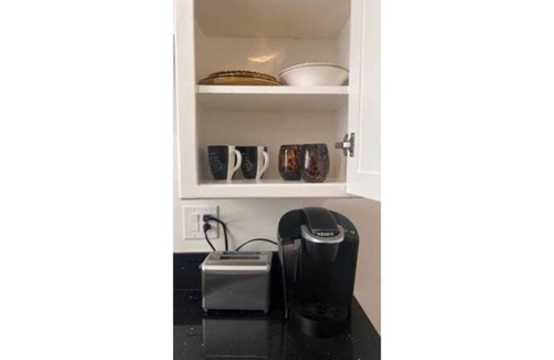 Hollywood House | FURNISHED STUDIO @ PRIME HOLLYWOOD -HOLLYWOOD