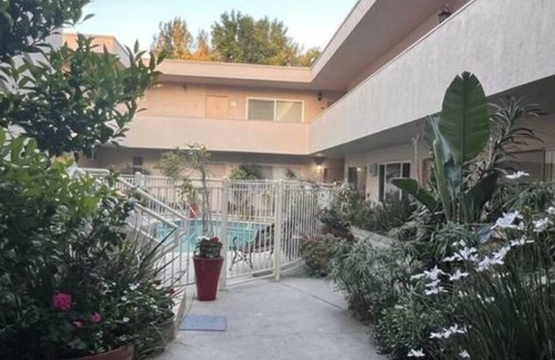 Hollywood House | FURNISHED STUDIO @ PRIME HOLLYWOOD -HOLLYWOOD