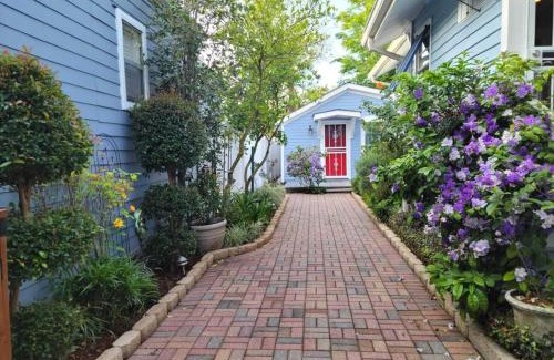 East Riverside Villa | Furnished Uptown 1 bed Close to Hospitals, Universities & French Quarter Mardis Gras