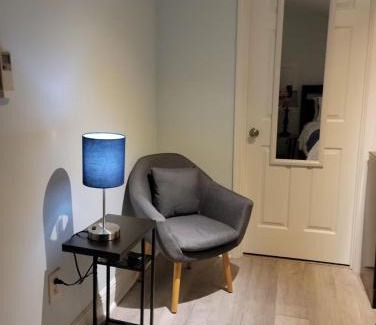 East Riverside Villa | Furnished Uptown 1 bed Close to Hospitals, Universities & French Quarter Mardis Gras