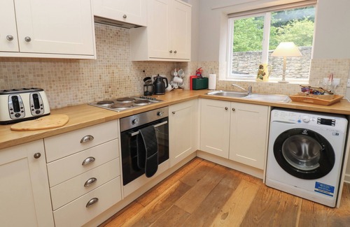 Richmond Cottage | FUSCHIA COTTAGE, pet friendly, character holiday cottage in Richmond