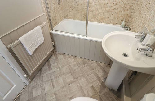 Richmond Cottage | FUSCHIA COTTAGE, pet friendly, character holiday cottage in Richmond