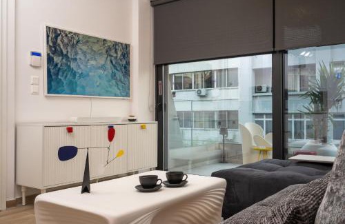 Platia Viktorias Apartment | Futuristic 2BD Apt by Metro & Pedion Areos Park