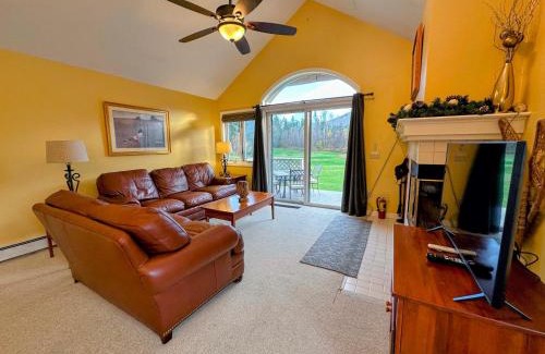 Bretton Woods House | FV36 Sunny and homey Fairway Village Townhome right on the Mount Washington Hotel golf course AC